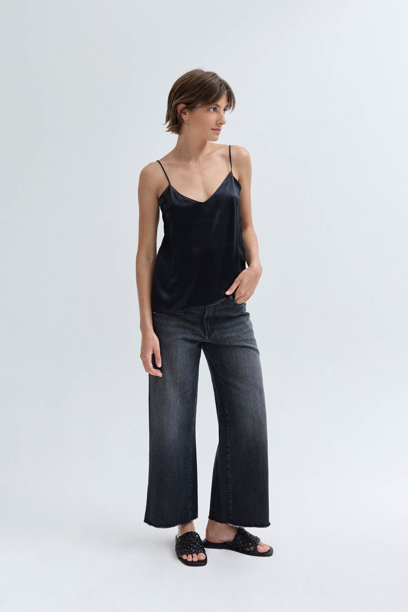 awada_jean-relaxed-black_47-15-2024__picture-54015