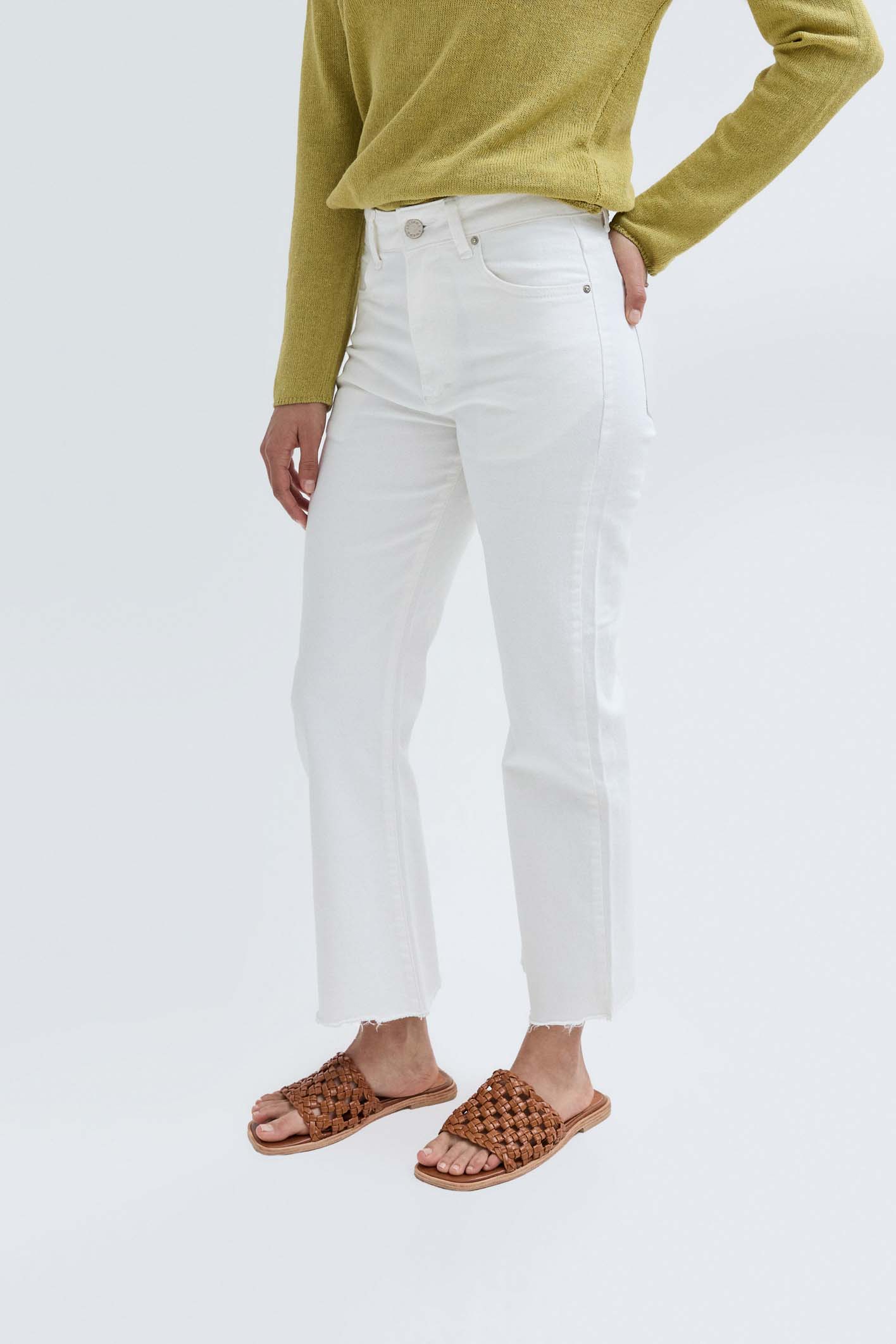 awada_jean-bootcut-off-white_26-09-2024__picture-54020