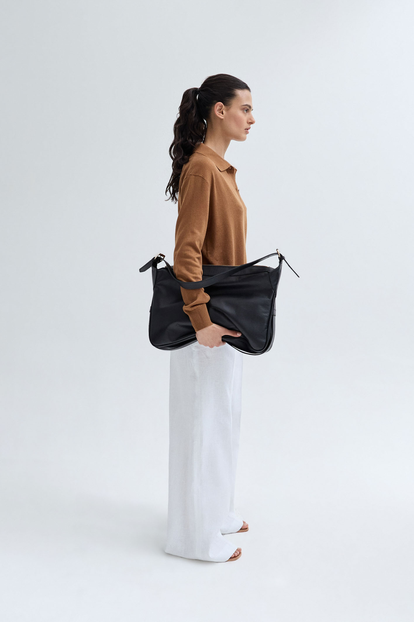 awada_cartera-shoulder-_39-23-2024__picture-54116