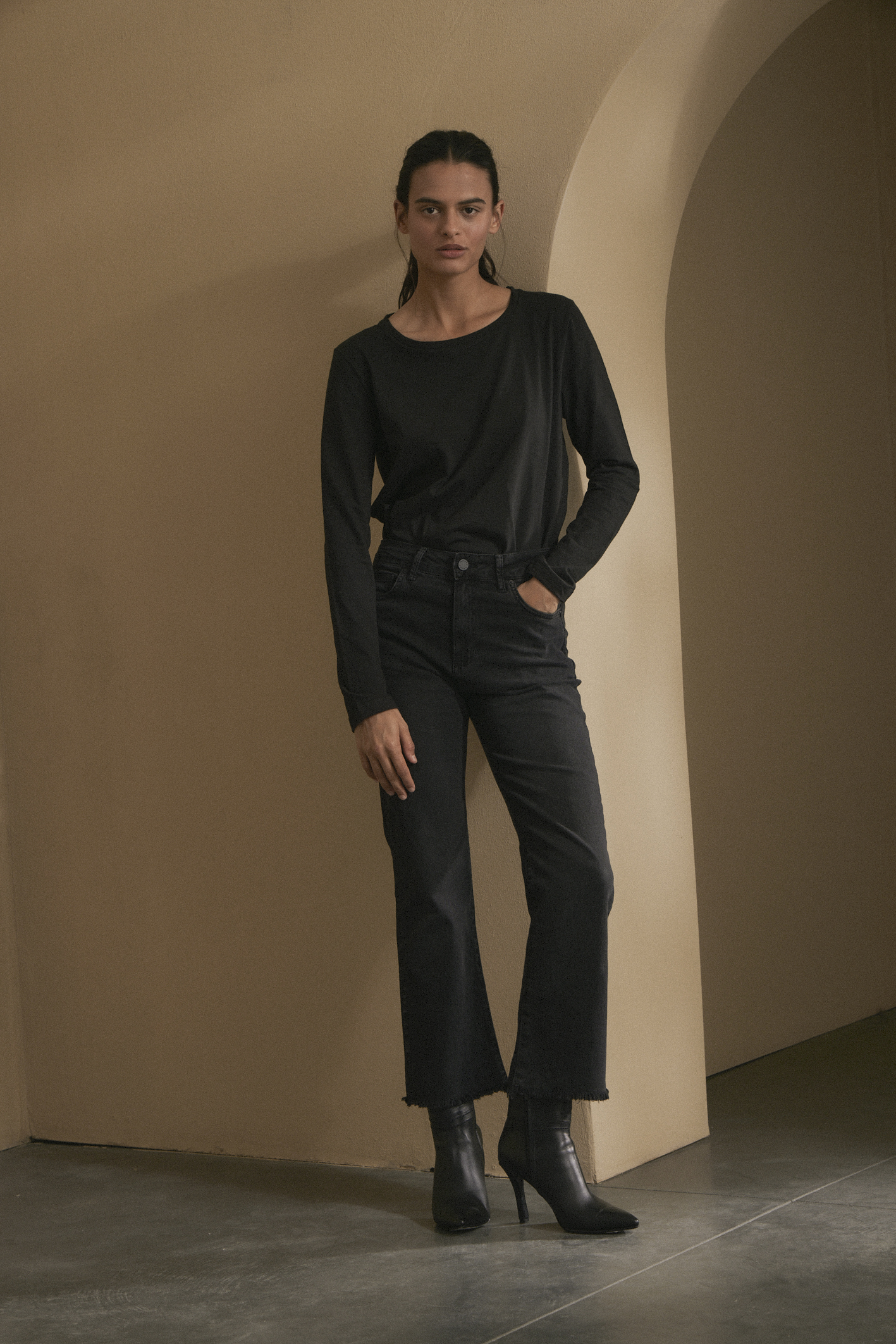 awada_jean-bootcut-black_10-30-2025__picture-57259